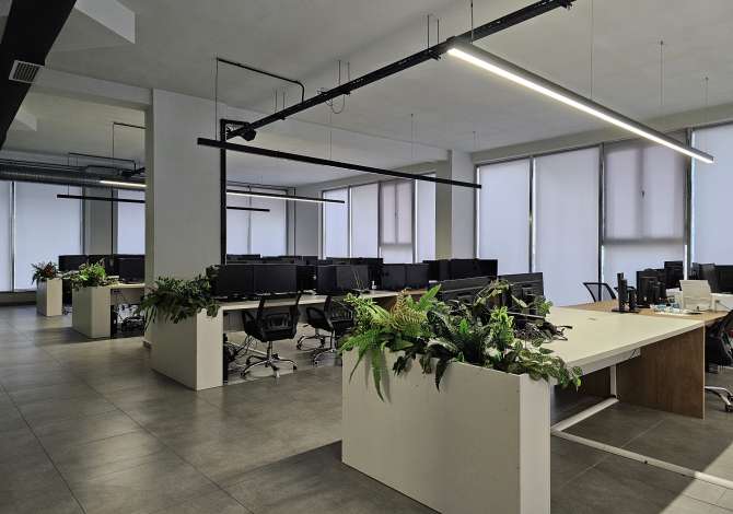 Jepet ambjent me qera  -Me siperfaqe 750m2 , Astir ⁃Jepet per cfar do lloj biznesi