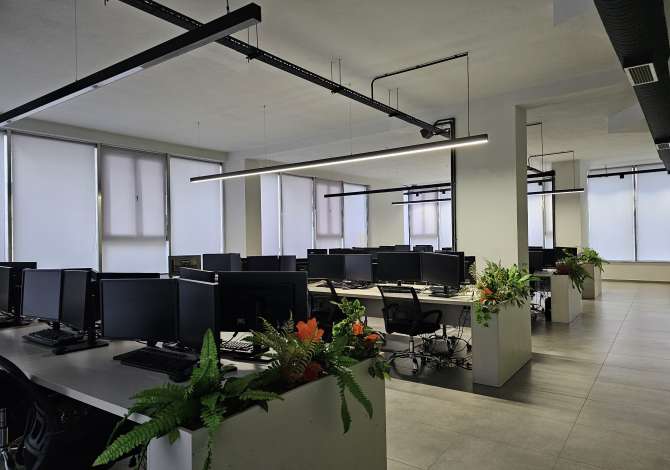 Jepet ambjent me qera  -Me siperfaqe 750m2 , Astir ⁃Jepet per cfar do lloj biznesi