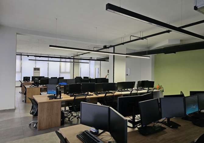 Jepet ambjent me qera  -Me siperfaqe 750m2 , Astir ⁃Jepet per cfar do lloj biznesi