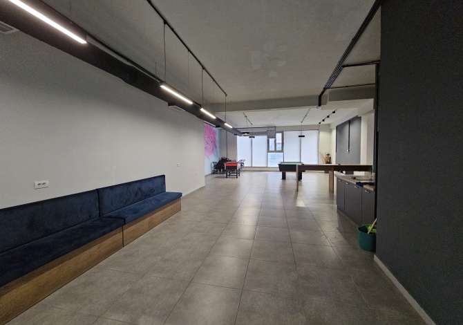 Jepet ambjent me qera  -Me siperfaqe 750m2 , Astir ⁃Jepet per cfar do lloj biznesi