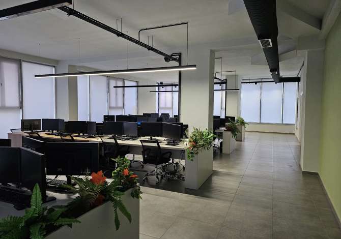 Jepet ambjent me qera  -Me siperfaqe 750m2 , Astir ⁃Jepet per cfar do lloj biznesi