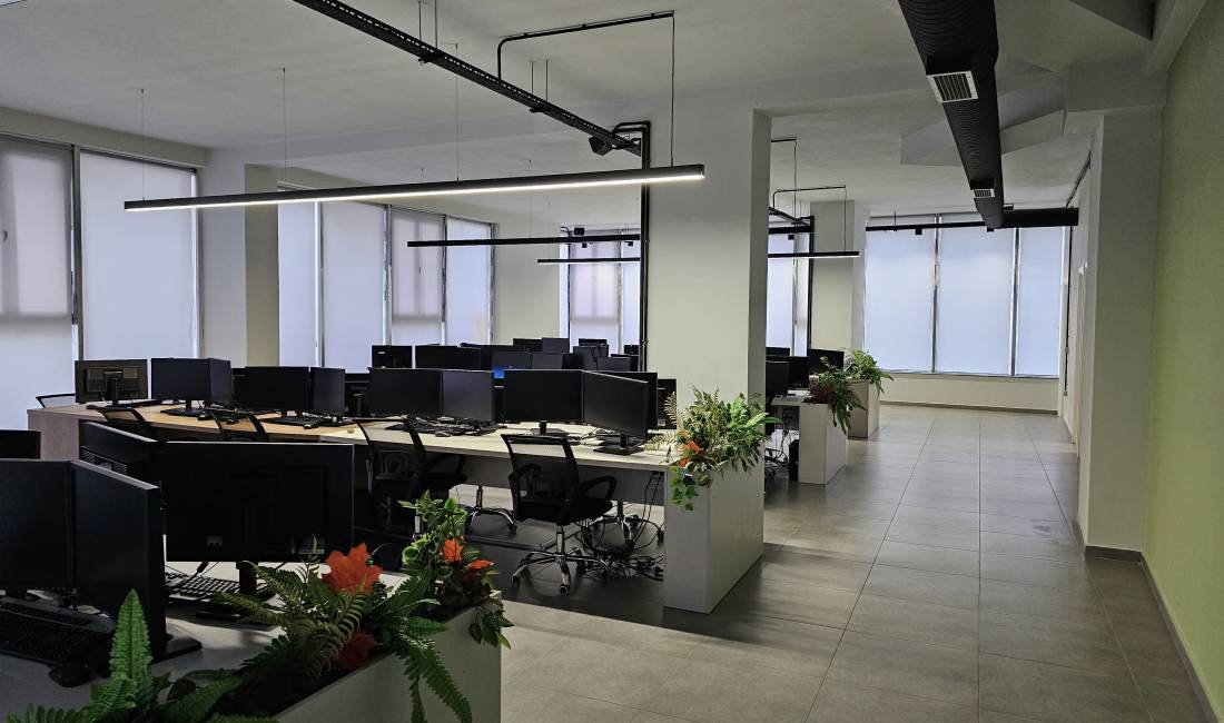 Jepet ambjent me qera  -Me siperfaqe 750m2 , Astir ⁃Jepet per cfar do lloj biznesi