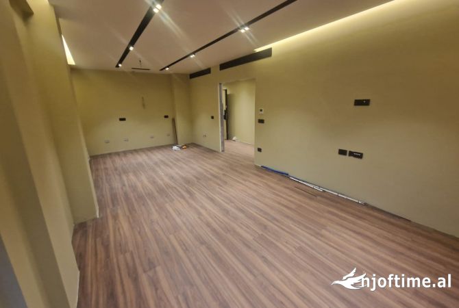 Jepet me qera ambjent lluksoz 120m2 te Rruga e Kavajes