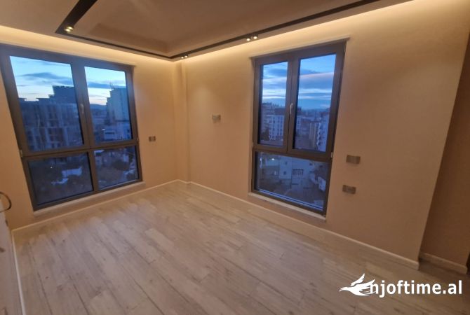 Jepet me qera ambjent lluksoz 90m2 te Rruga e Kavajes