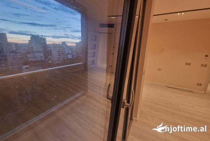 Ambiente Commerciale in Affitto 3+1 a Tirana - 135,000 Leke