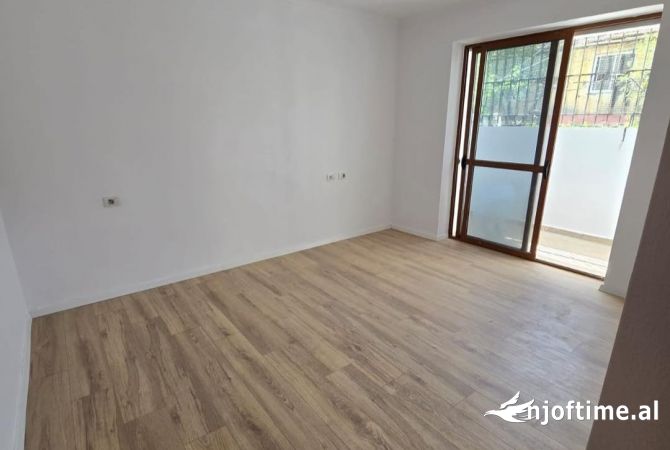 Ambiente Commerciale in Affitto 3+1 a Tirana - 250,000 Leke