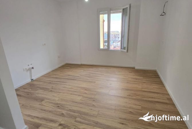 Ambiente Commerciale in Affitto 3+1 a Tirana - 250,000 Leke