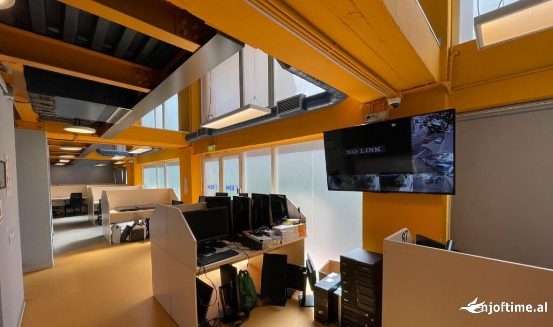 Jepet me qera ambjent per zyra te rruga e Barrikadave