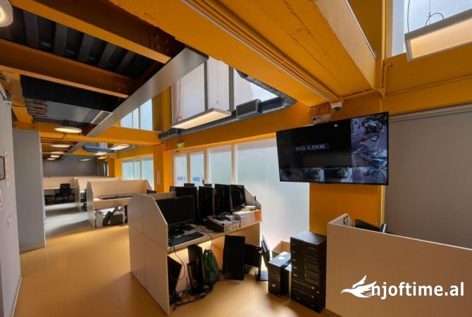 Ambiente Commerciale in Affitto 1+1 a Tirana - 6,500 Euro