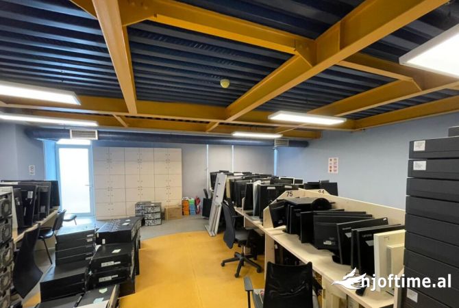 Ambiente Commerciale in Affitto 1+1 a Tirana - 6,500 Euro