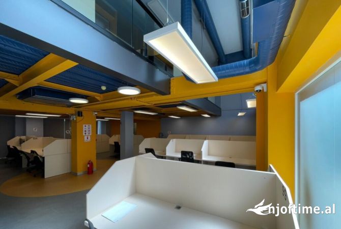 Jepet me qera ambjent per zyra te rruga e Barrikadave