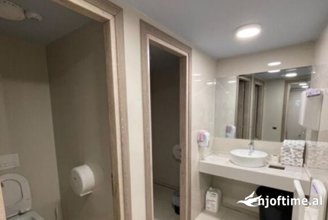 Jepet me qera ambjent per zyra te rruga e Barrikadave