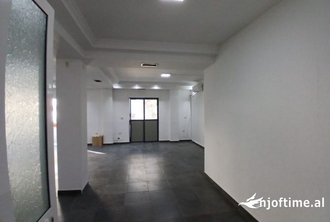 Jepet me qera njesi komerciale Kati 2  Godine private Myslym  Shyr