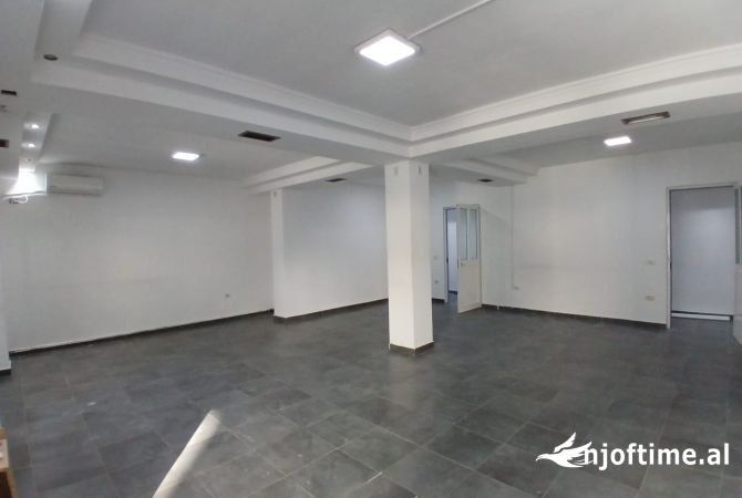 Ambiente Commerciale in Affitto 1+1 a Tirana - 1,300 Euro