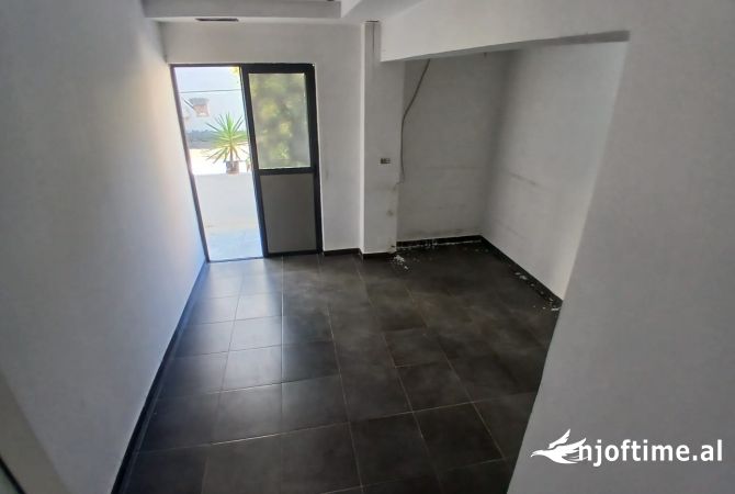 Jepet me qera njesi komerciale Kati 2  Godine private Myslym  Shyr