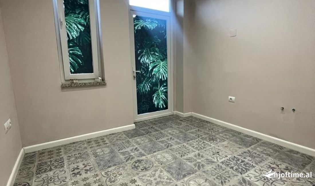 Jepet me qera  Ambient Komercial Sheshi.Wilson