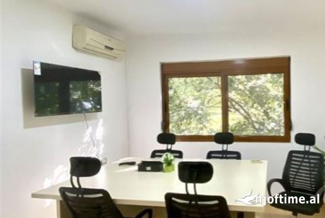 Ambiente Commerciale in Affitto 3+1 a Tirana - 900 Euro