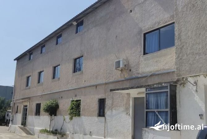Ambiente Commerciale in Affitto 4+1 a Tirana - 2,850 Euro