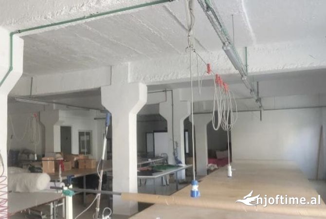 Ambiente Commerciale in Affitto 4+1 a Tirana - 2,850 Euro
