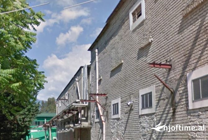 Ambiente Commerciale in Affitto 4+1 a Tirana - 1,500 Euro