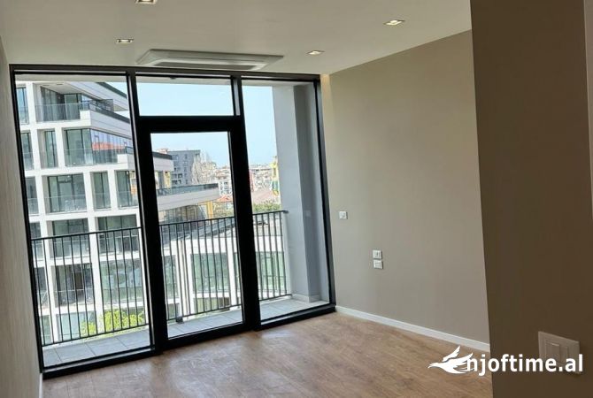 Ambiente Commerciale in Affitto 3+1 a Tirana - 800 Euro