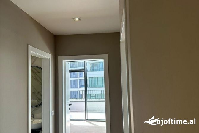 Ambiente Commerciale in Affitto 3+1 a Tirana - 800 Euro