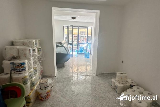 Ambiente Commerciale in Affitto 1+1 a Tirana - 50,000 Leke