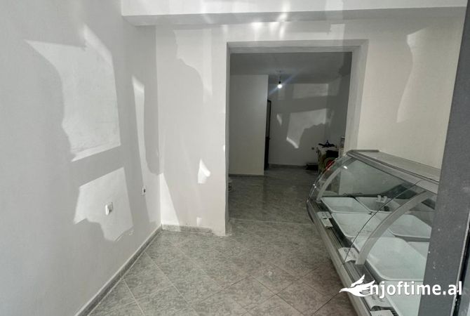 Ambiente Commerciale in Affitto 1+1 a Tirana - 50,000 Leke