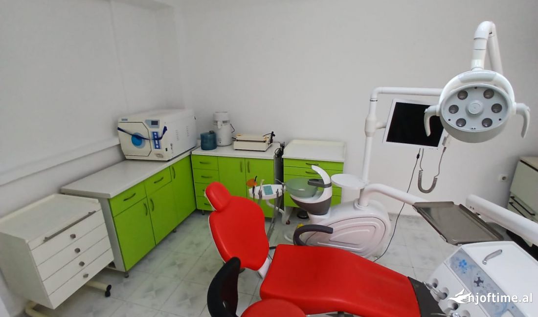 Jepet me qera ambient Per klinike dentare & qender estetike  Pas shkolles bajram curri