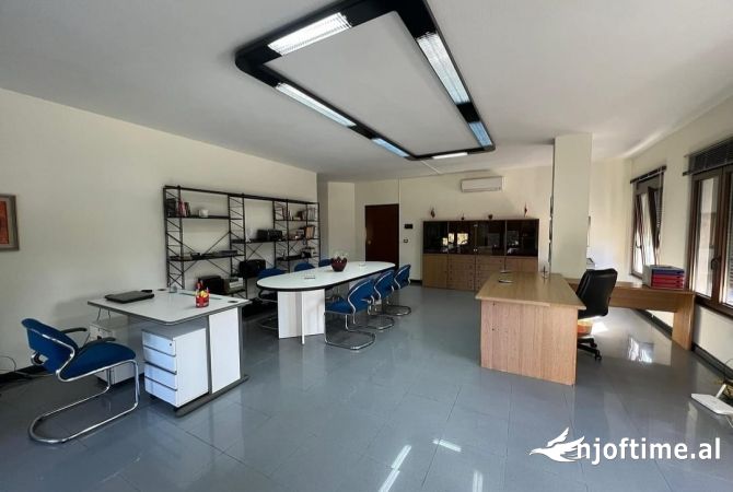 Ambiente Commerciale in Affitto 2+1 a Tirana - 800 Euro