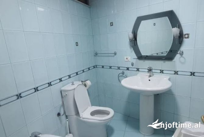 ZYRE ME QERA - RR. KAJO KARAFILI, MBRAPA "EYES OF TIRANA", PRANE SHESHIT SKENDERBEJ.