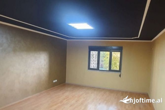 ZYRE ME QERA - RR. KAJO KARAFILI, MBRAPA "EYES OF TIRANA", PRANE SHESHIT SKENDERBEJ.