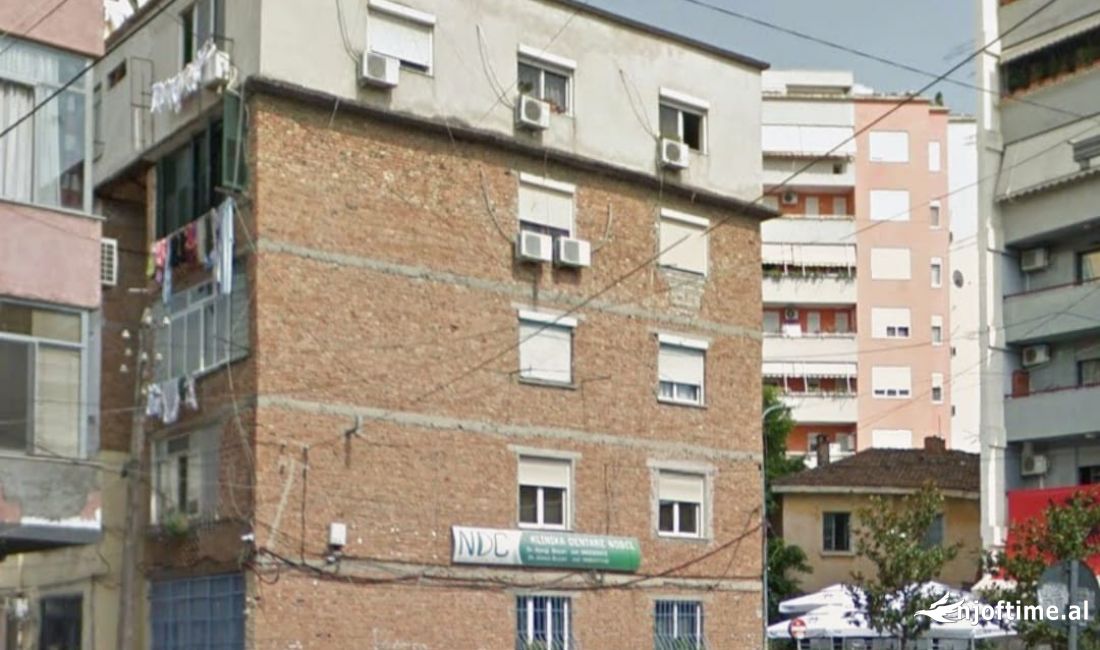 Ambient Zyre per Shitje:  - Lokacioni: Stadiumi Dinamo