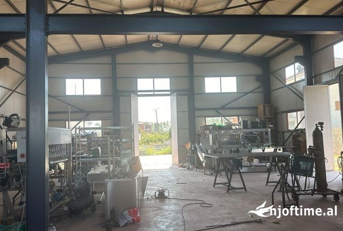 Ambiente Commerciale in Affitto 4+1 a Tirana - 250,000 Leke