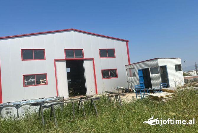 Ambiente Commerciale in Affitto 4+1 a Tirana - 250,000 Leke