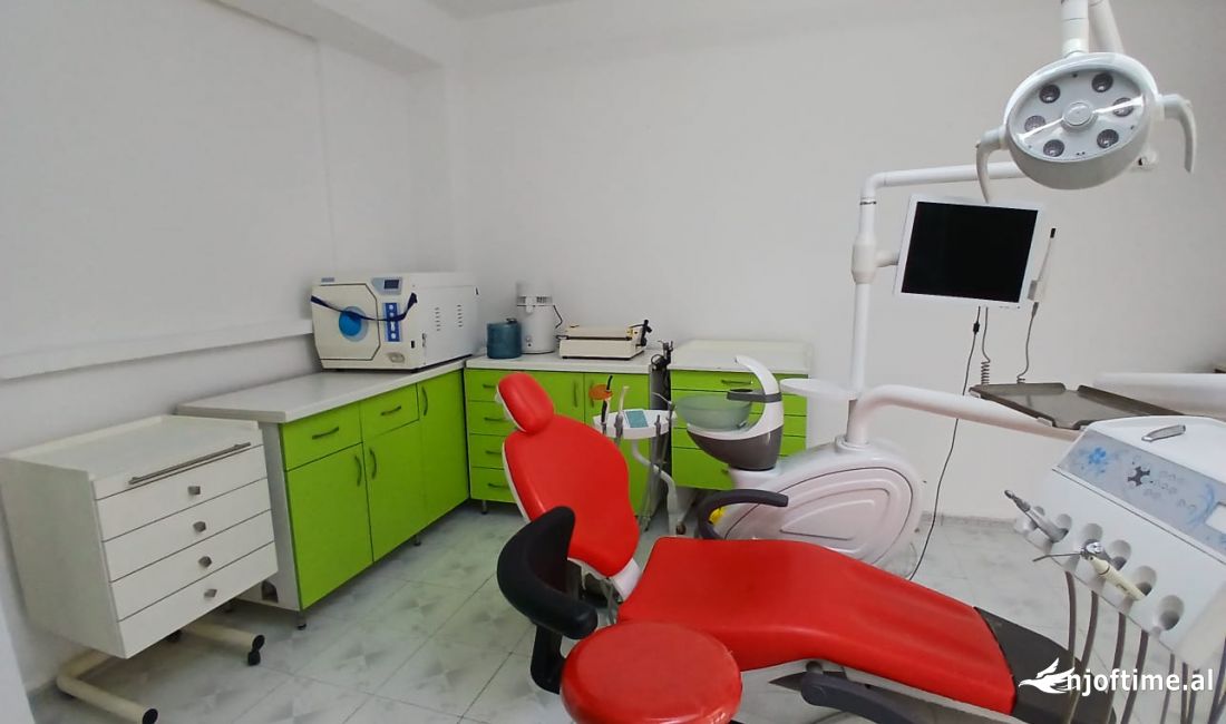 Jepet me qera💫💫💫  Ambient komercial Bosh ose e arreduar si ne fotot Rr Bajram Curri