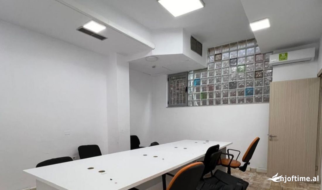 Ambjent Biznesi me Qera Kryqezimi i Selvise me Pazarin e Ri