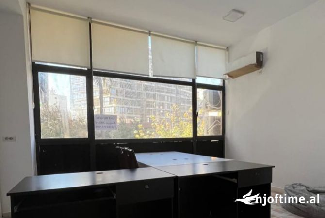 Ambjent Biznesi me Qera Kryqezimi i Selvise me Pazarin e Ri