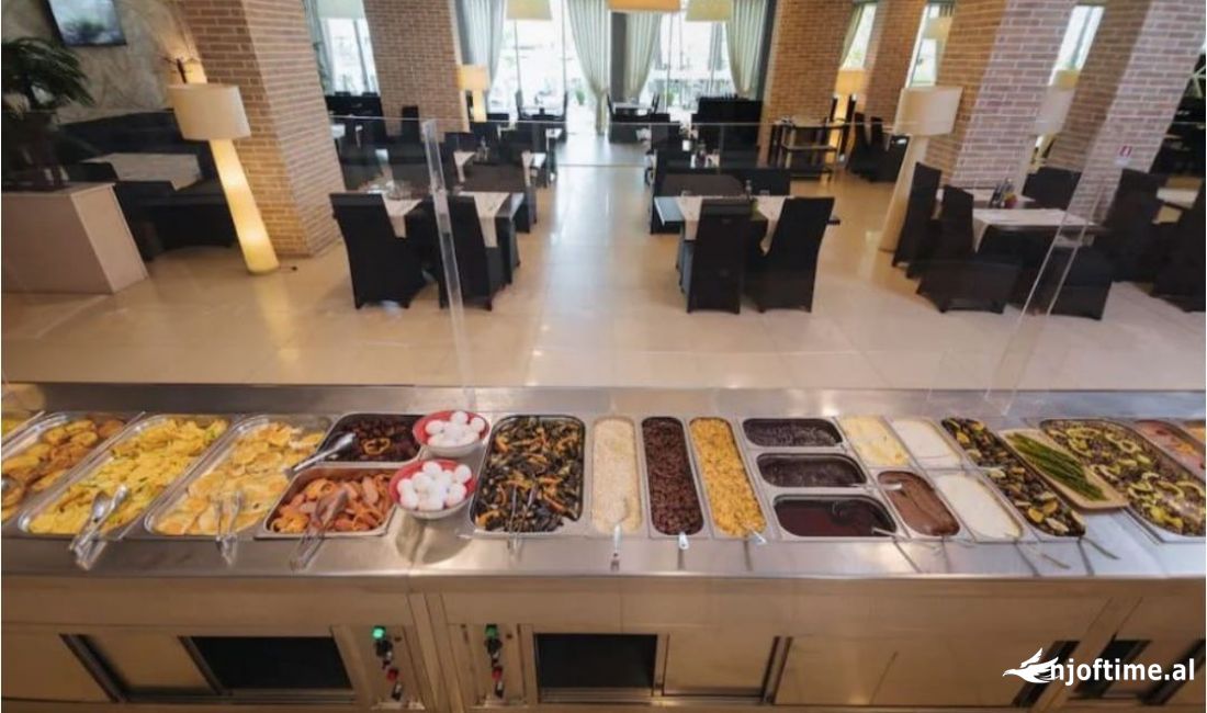 Shitet Hotel ne Golem afer Fafa Resort me cmim okazion.