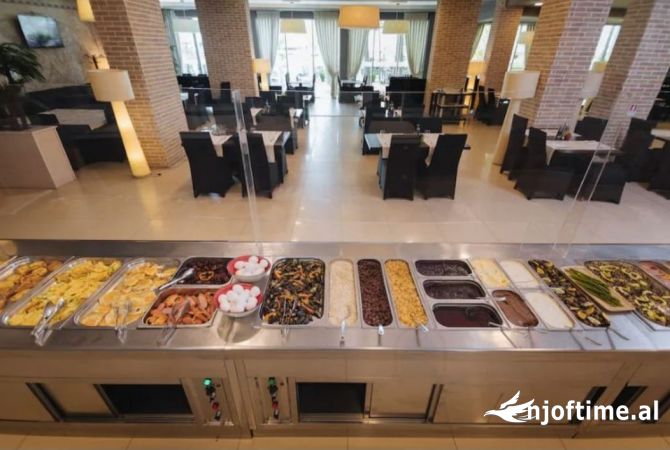 Ambiente Commerciale in Vendita 5+1 a Durazzo - 2,500,000 Euro