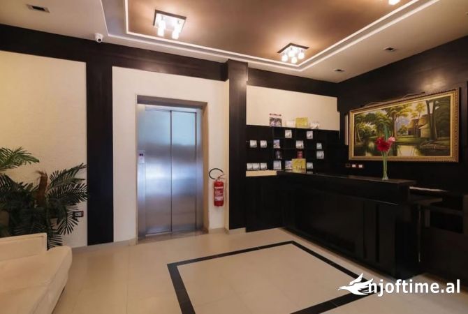 Ambiente Commerciale in Vendita 5+1 a Durazzo - 2,500,000 Euro