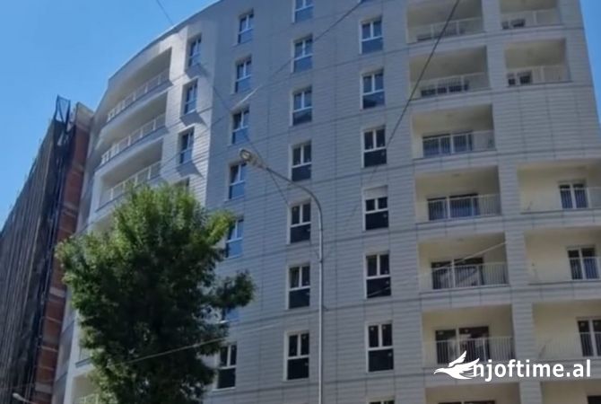 Jepet me Qera Apartament 2+1 prane Air Albania, Rruga Faik Konica