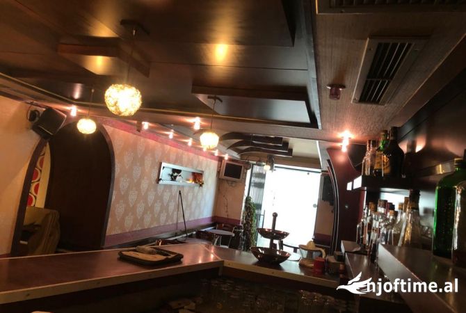 Ambiente Commerciale in Vendita 1+1 a Tirana - 127,000 Euro