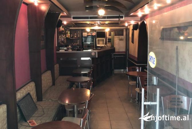 Shitet njesi komerciale Rr.e Durresit 