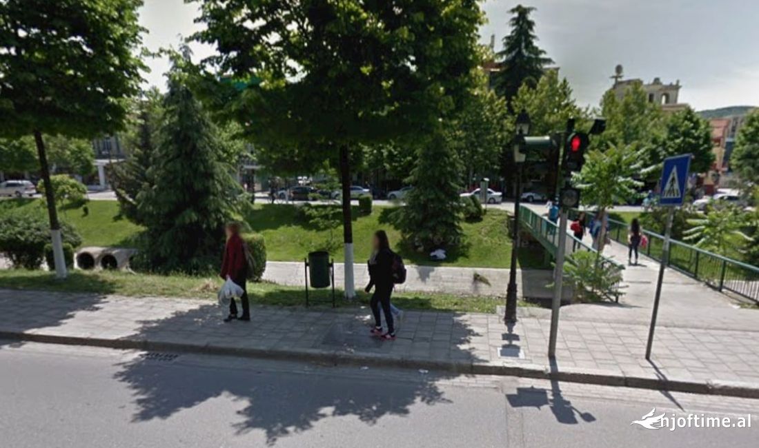💫Shitet njesi tregtare💫 Bulevardi Bajram Curri prane shkolles Vasil Shanto