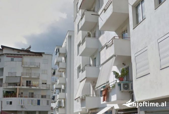 Ambiente Commerciale in Vendita 1+1 a Tirana - 60,000 Euro