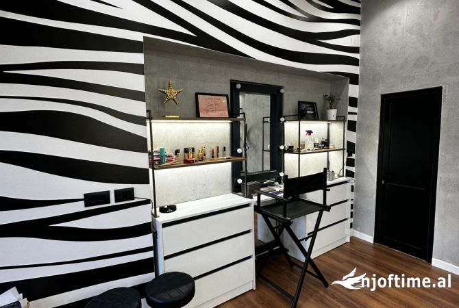 Ambiente Commerciale in Affitto 1+1 a Tirana - 380 Euro