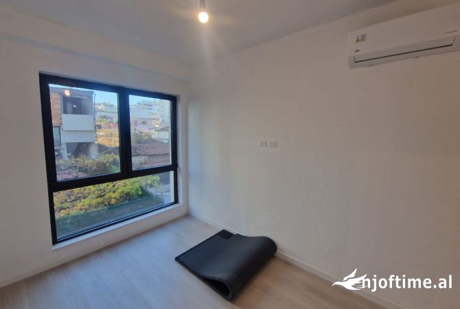 Ambiente Commerciale in Affitto 2+1 a Tirana - 700 Euro
