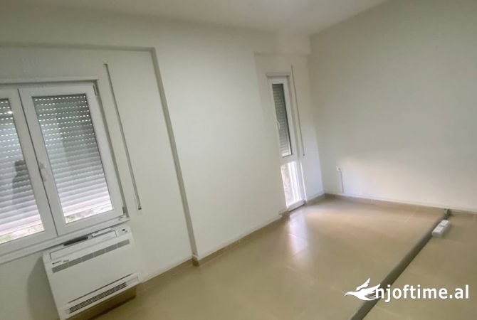 Ambiente Commerciale in Affitto 1+1 a Tirana - 1,000 Euro