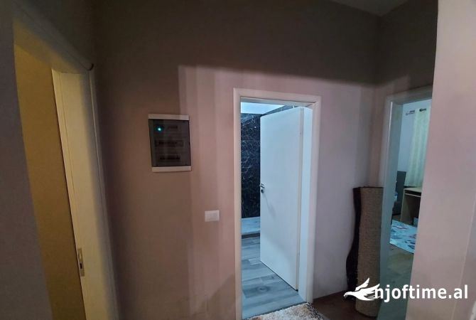 Shtepi me qera Apartament ne Tirane, 2+1, Mobilimi E mobiluar, Pagesa 500  Euro.